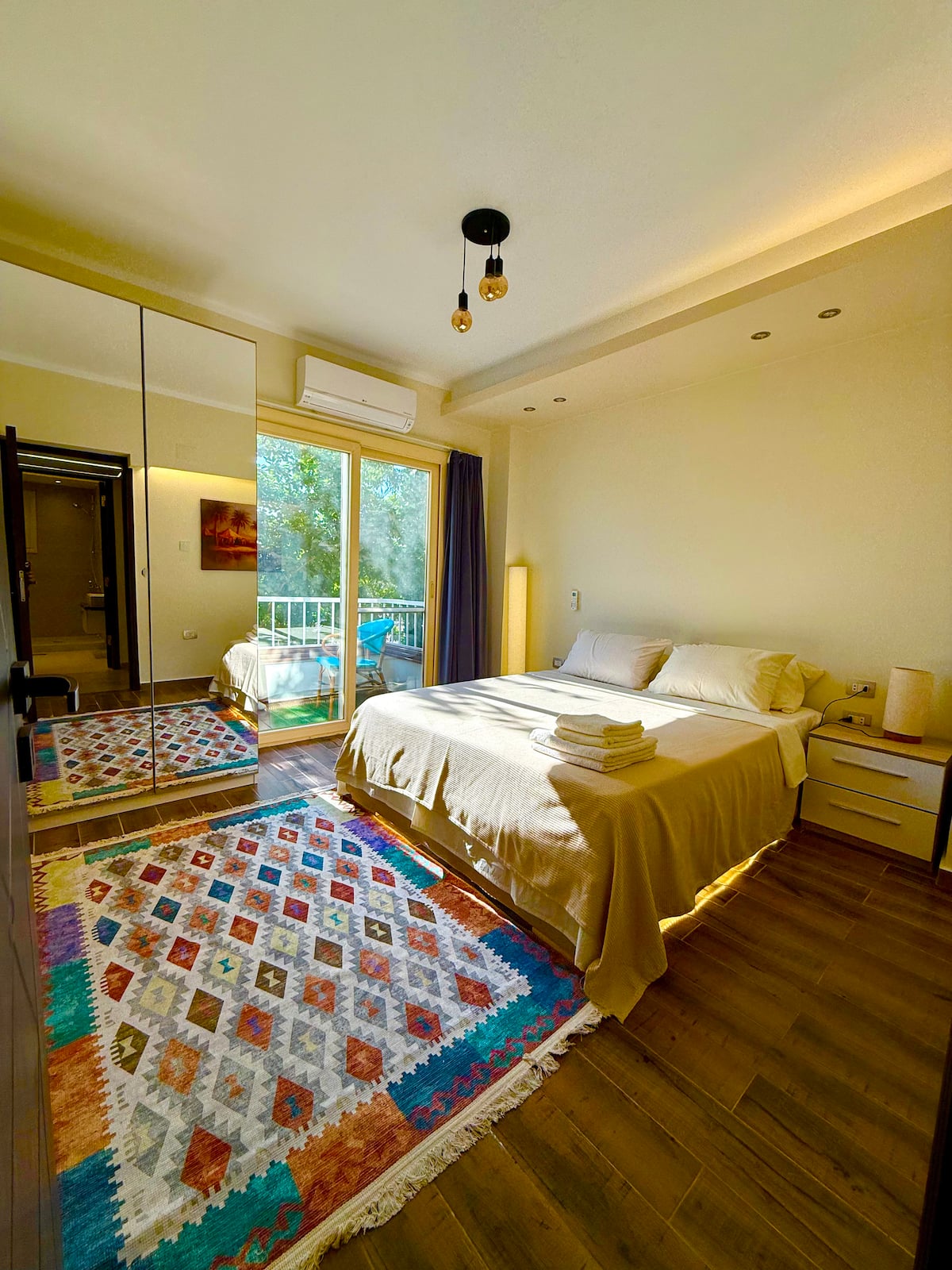 New Cairo, first-floor apartment (opens on Airbnb)